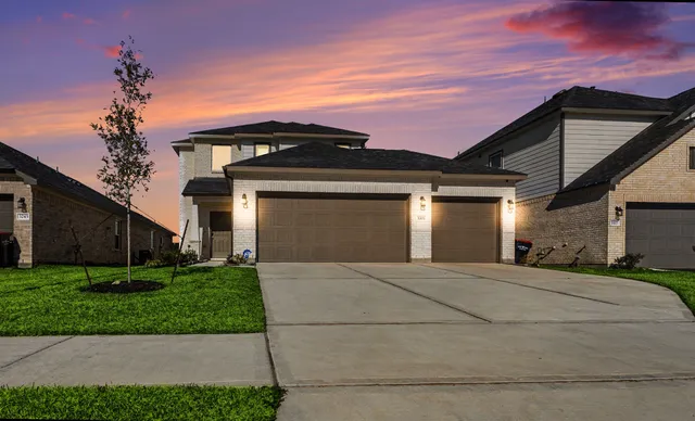 $323,200 | 3303 Falling Brk Drive, Baytown, TX 77521