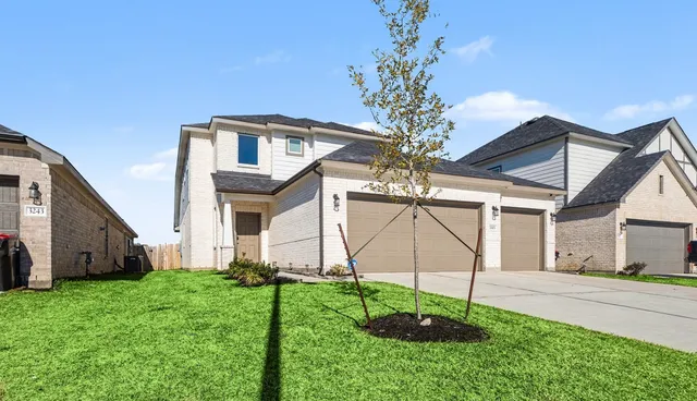 $323,200 | 3303 Falling Brk Drive, Baytown, TX 77521