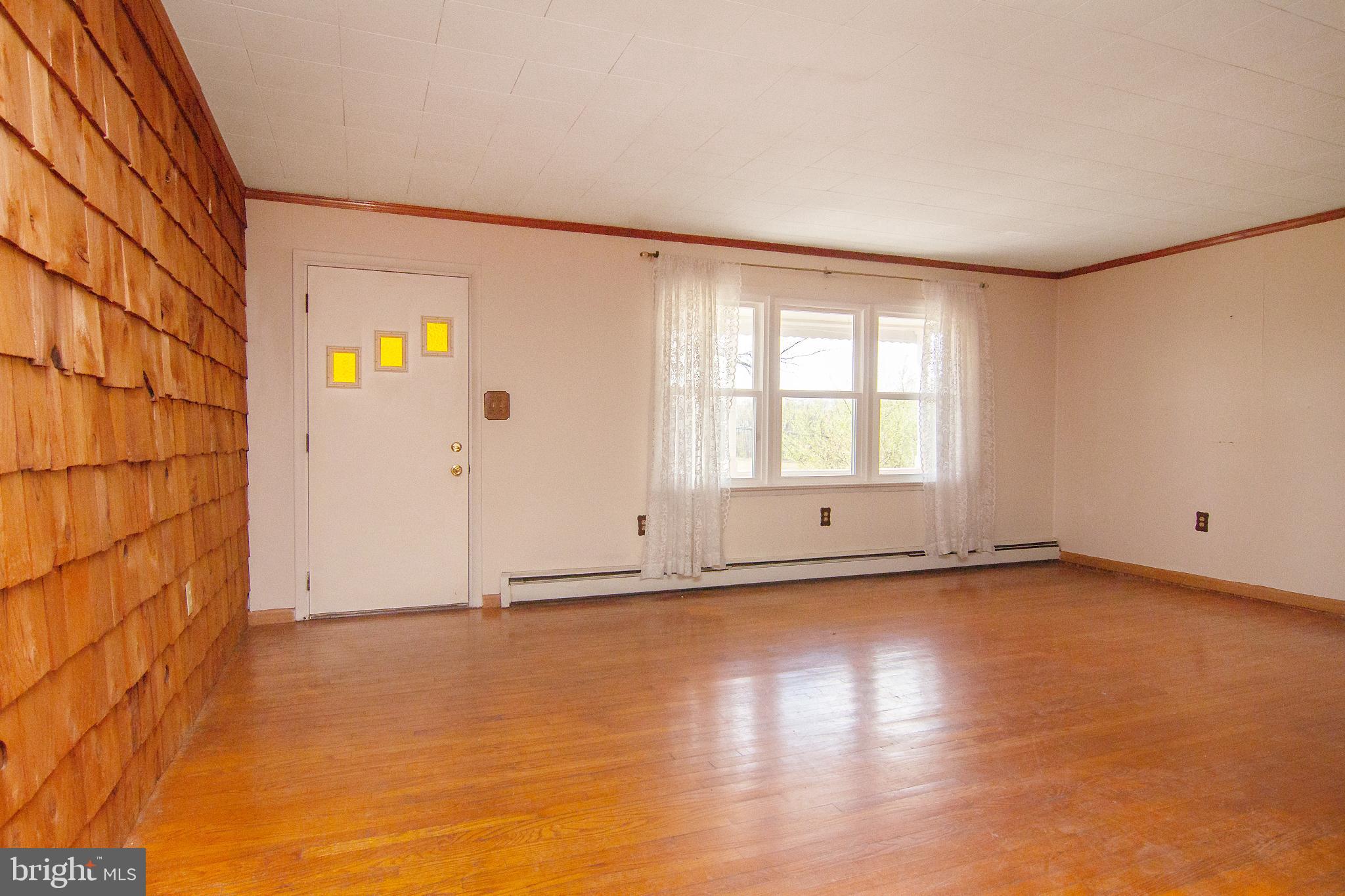 5125 Old Hanover Road Westminster, MD 21158 - Photo 5 of 35 Living Room