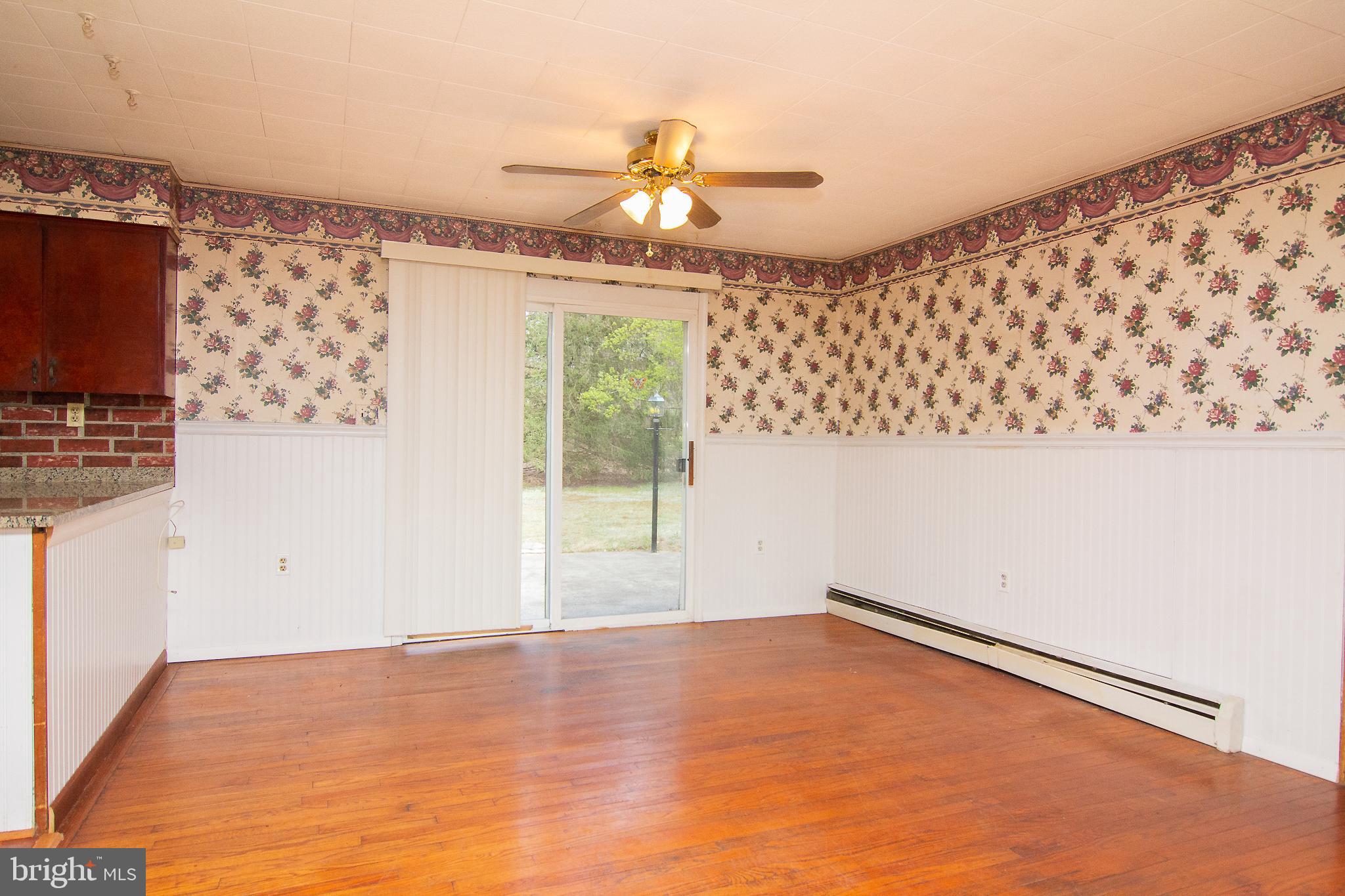 5125 Old Hanover Road Westminster, MD 21158 - Photo 9 of 35 Dining room with slider to rear patio