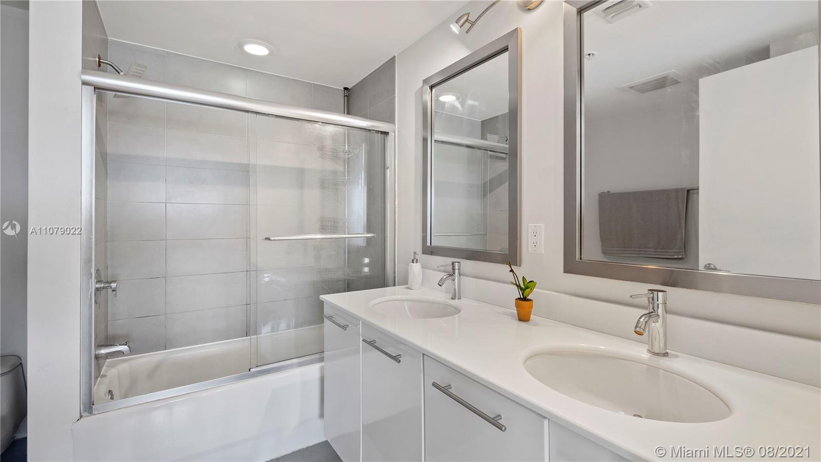 92 Southwest 3rd Street, Unit 3807 Miami, FL 33130 - Photo 11 of 15
