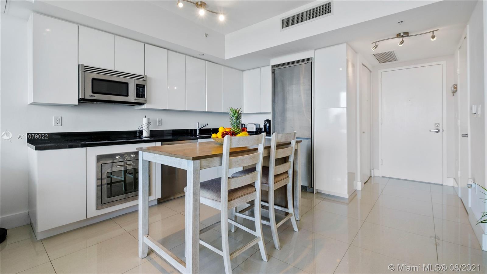 92 Southwest 3rd Street, Unit 3807 Miami, FL 33130 - Photo 4 of 15
