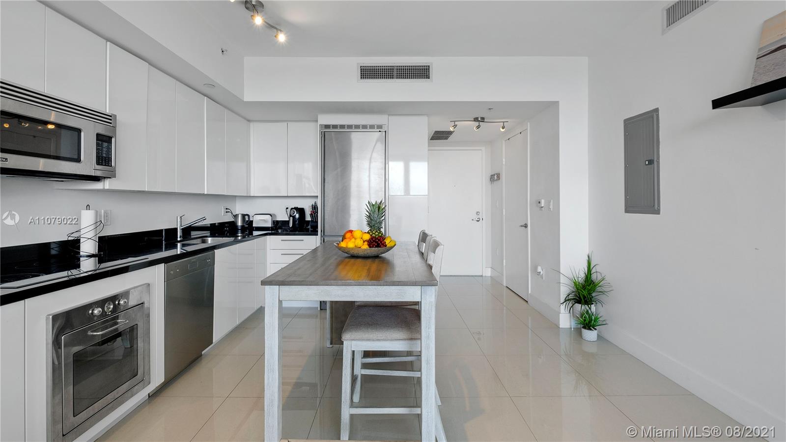 92 Southwest 3rd Street, Unit 3807 Miami, FL 33130 - Photo 5 of 15