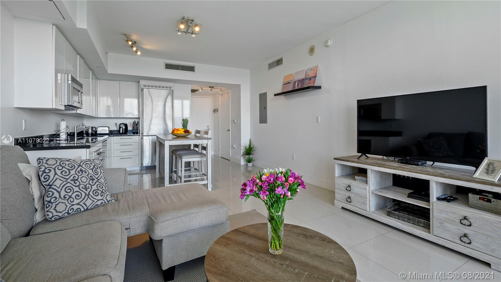 92 Southwest 3rd Street, Unit 3807 Miami, FL 33130 - Photo 6 of 15