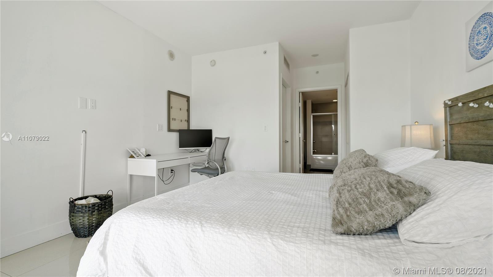 92 Southwest 3rd Street, Unit 3807 Miami, FL 33130 - Photo 9 of 15