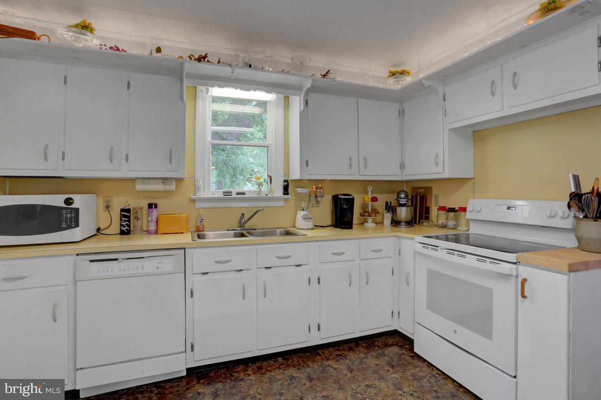 664 Pensinger Road Greencastle, PA 17225 - Photo 23 of 35 Cooking for the
family