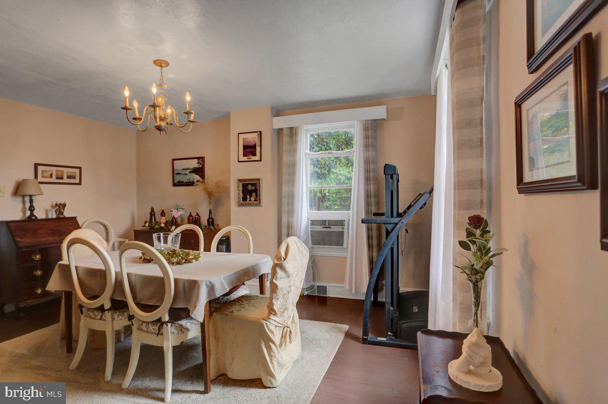 664 Pensinger Road Greencastle, PA 17225 - Photo 28 of 35 Holiday Diner in Dining room