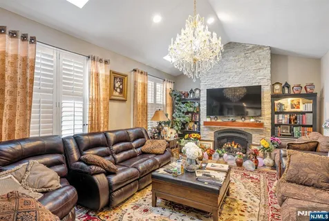 $1,385,000 | 134 Arthur Court, Mahwah, NJ 07430