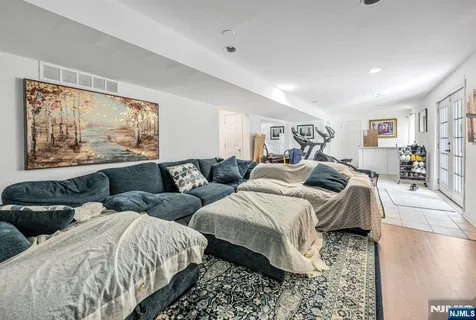 $1,385,000 | 134 Arthur Court, Mahwah, NJ 07430