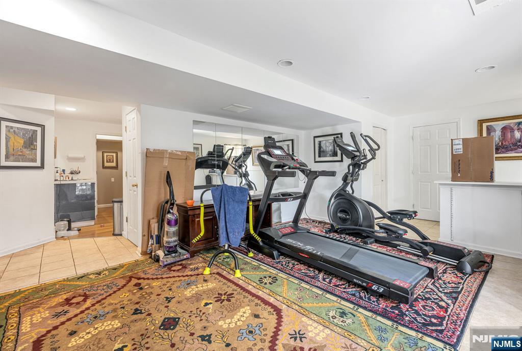 134 Arthur Court Mahwah, NJ 07430 - Photo 28 of 39