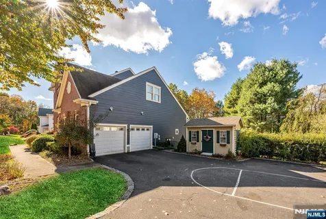 $1,385,000 | 134 Arthur Court, Mahwah, NJ 07430