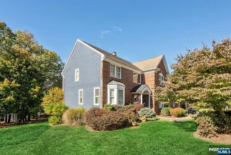 $1,385,000 | 134 Arthur Court, Mahwah, NJ 07430