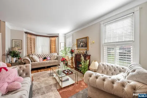 $1,385,000 | 134 Arthur Court, Mahwah, NJ 07430