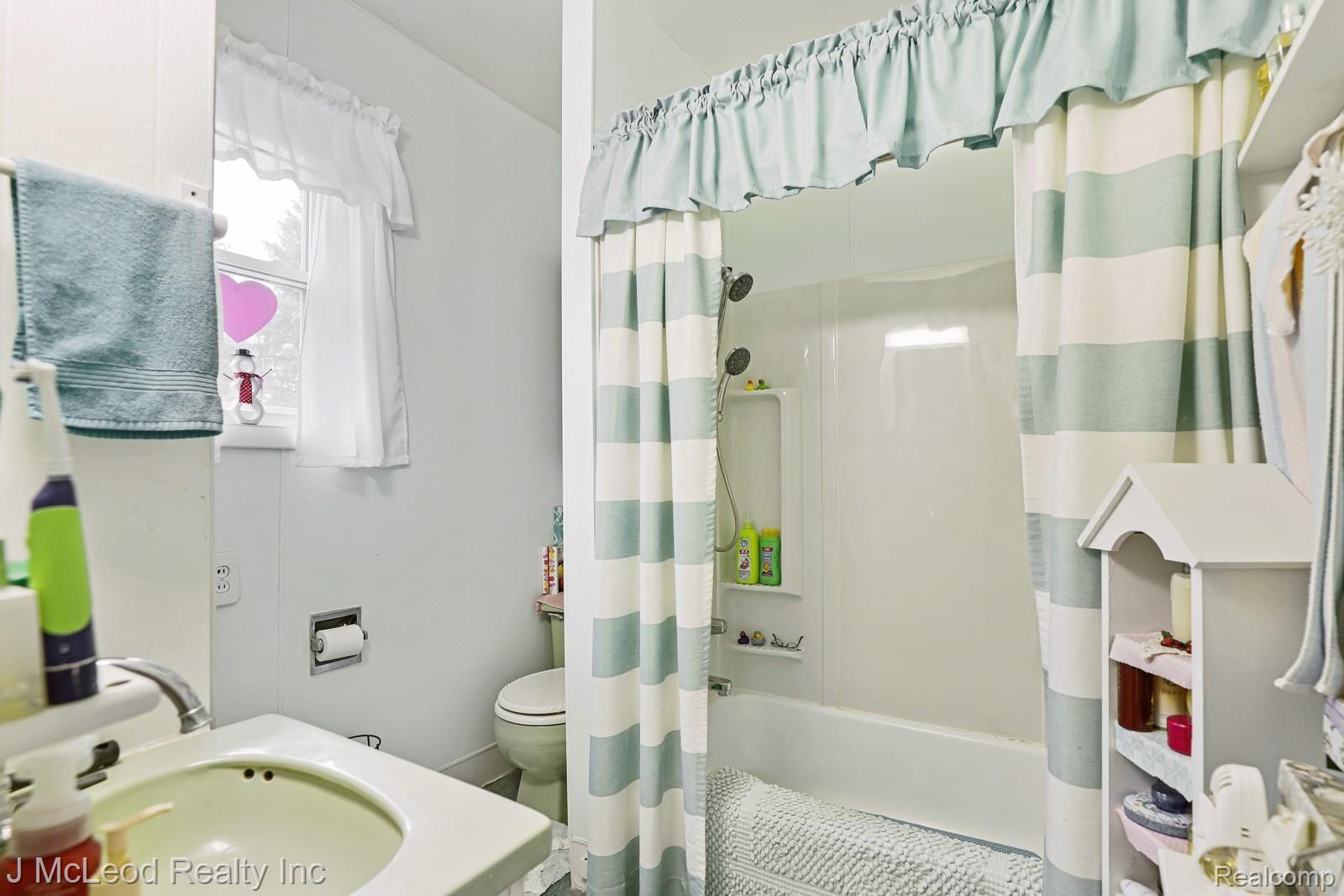 3743 Ringle Road Akron, MI 48701 - Photo 16 of 22 3643 Ringle Rd Akron-19.jpg