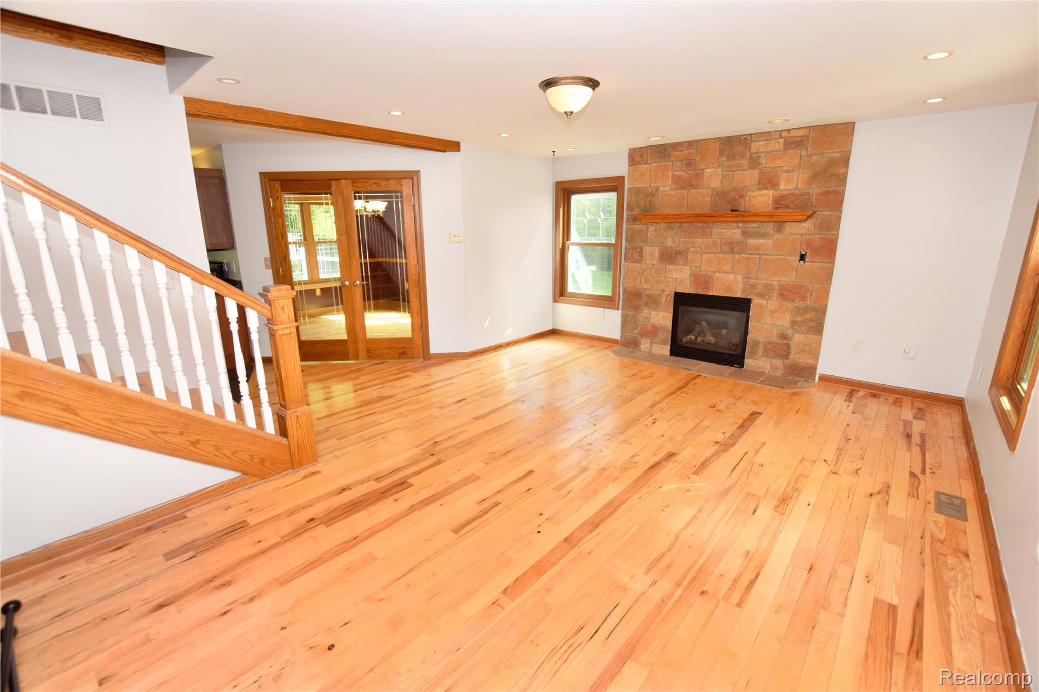 2182 Wiggins Road Fenton, MI 48430 - Photo 7 of 30 Living Room Cont