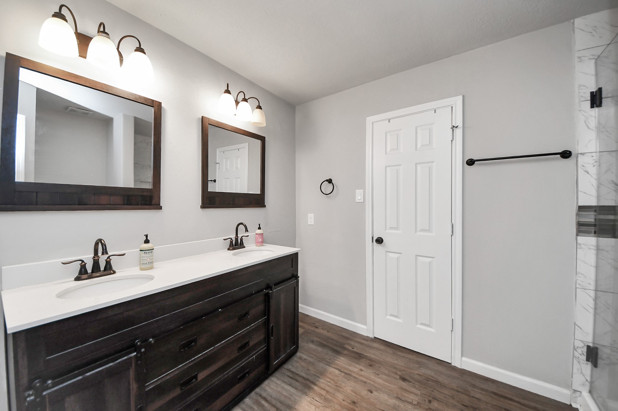 16118 Bunker Ridge Road Houston, TX 77053 - Photo 29 of 41 Primary Bath