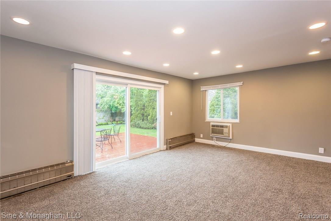 843 Pemberton Road Grosse Pointe, MI 48230 - Photo 23 of 52 023-Family_Room-4106416-medium.jpg