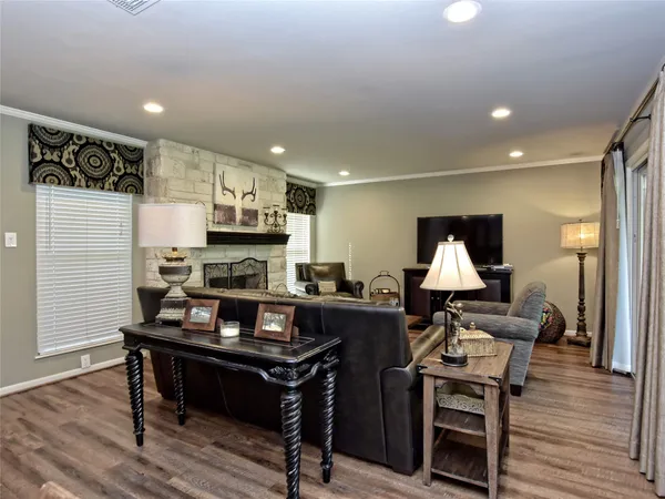 $2,400 | 222 Lido Street, Unit J2, Lakeway, TX 78734