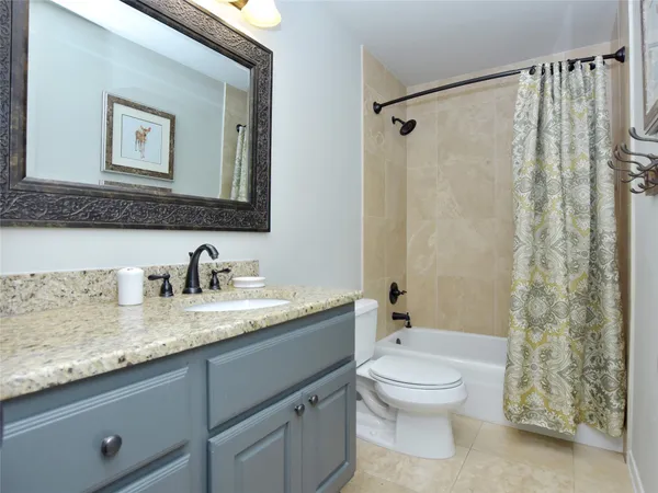 $2,400 | 222 Lido Street, Unit J2, Lakeway, TX 78734