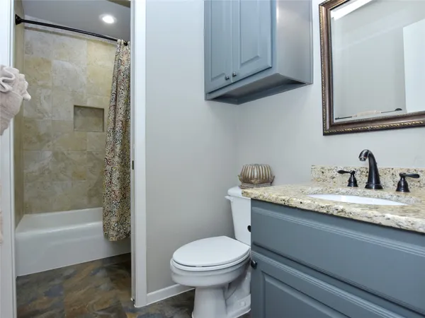 $2,400 | 222 Lido Street, Unit J2, Lakeway, TX 78734