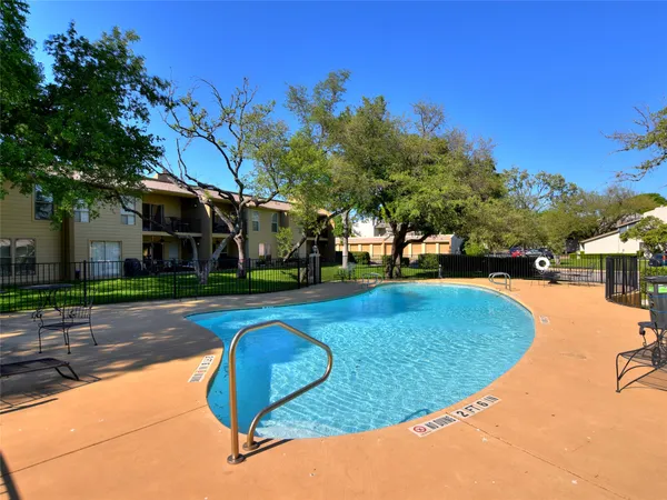 $2,400 | 222 Lido Street, Unit J2, Lakeway, TX 78734