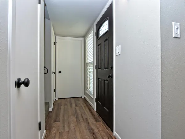 $2,400 | 222 Lido Street, Unit J2, Lakeway, TX 78734