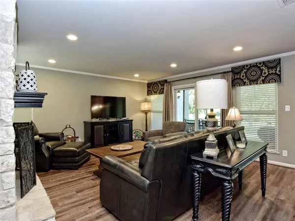 $2,400 | 222 Lido Street, Unit J2, Lakeway, TX 78734