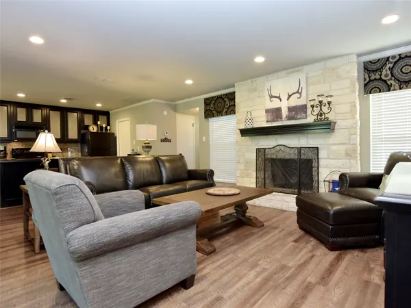 $2,400 | 222 Lido Street, Unit J2, Lakeway, TX 78734