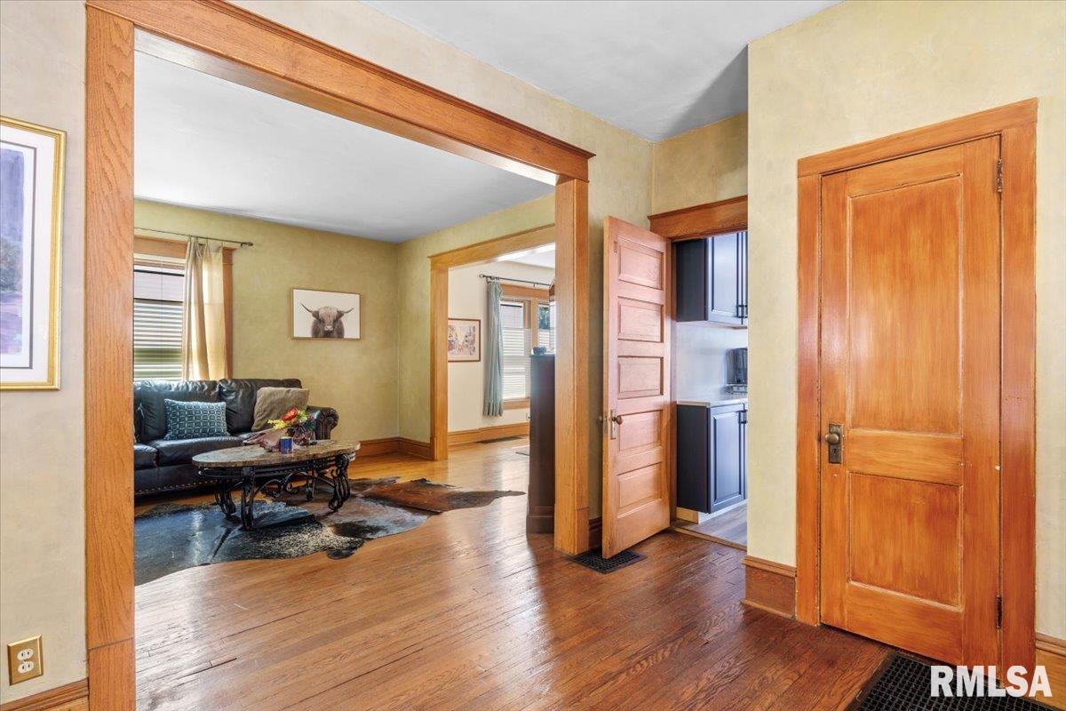 825 South State Street Springfield, IL 62704 - Photo 5 of 41