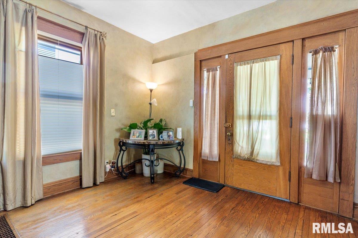 825 South State Street Springfield, IL 62704 - Photo 7 of 41