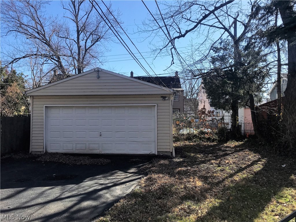 3398 Hartwood Road Cleveland, OH 44112 - Photo 17 of 17