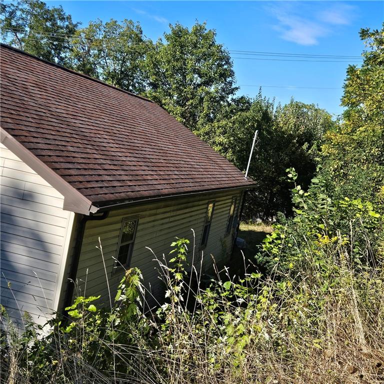 349 Vanderbilt Road Connellsville, PA 15425 - Photo 5 of 18 a backyard of a house