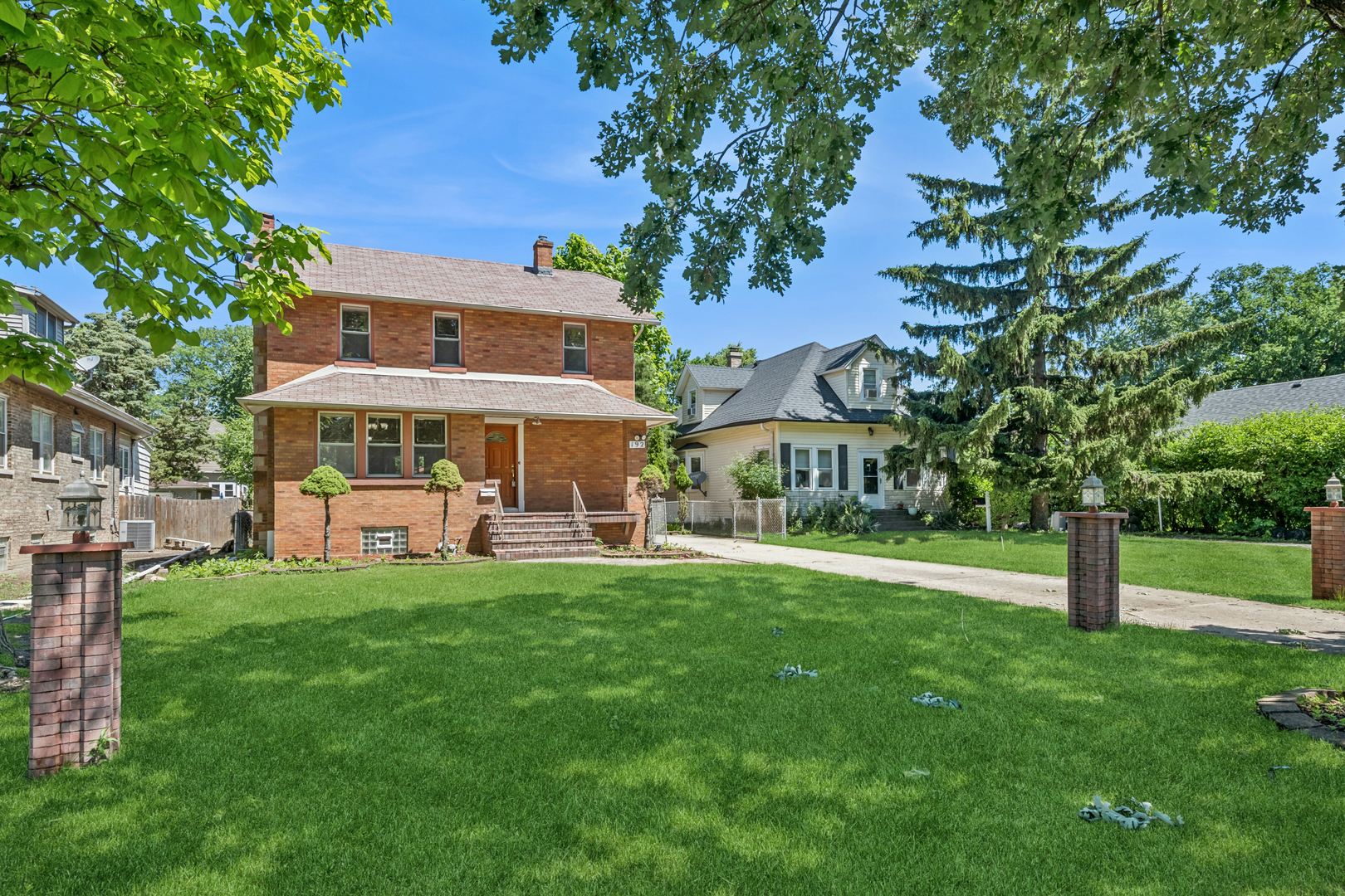192 Waubansee Road Riverside, IL 60546 - Photo 2 of 31