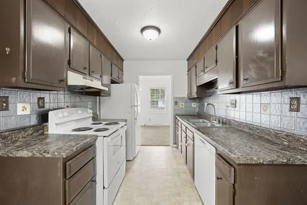 $1,500 | 205 Pinewood Drive, Summerville, SC 29483