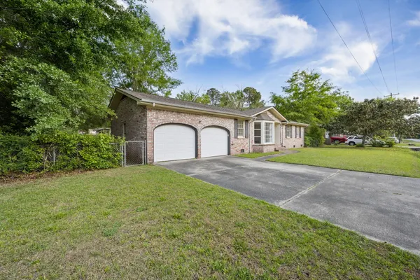 $1,500 | 205 Pinewood Drive, Summerville, SC 29483