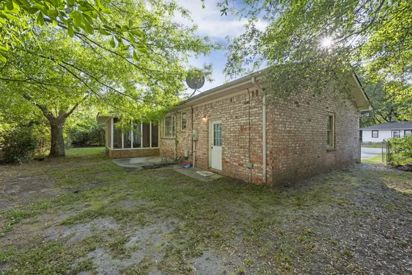 $1,500 | 205 Pinewood Drive, Summerville, SC 29483