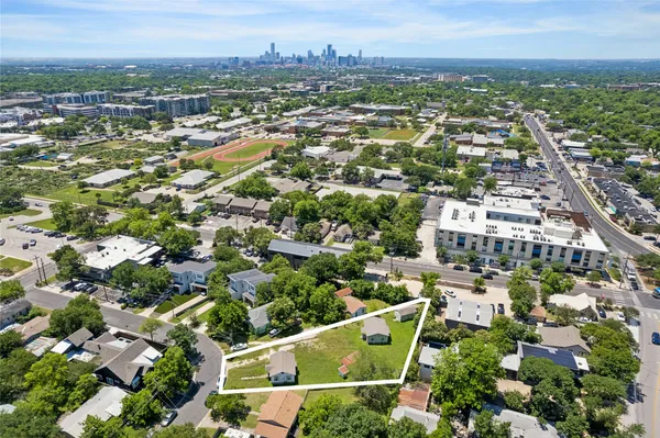 $995,000 | 4904 Lynndale Drive, Austin, TX 78756
