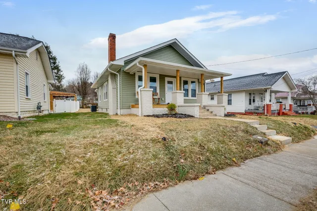 $294,900 | 212 West H Street, Elizabethton, TN 37643