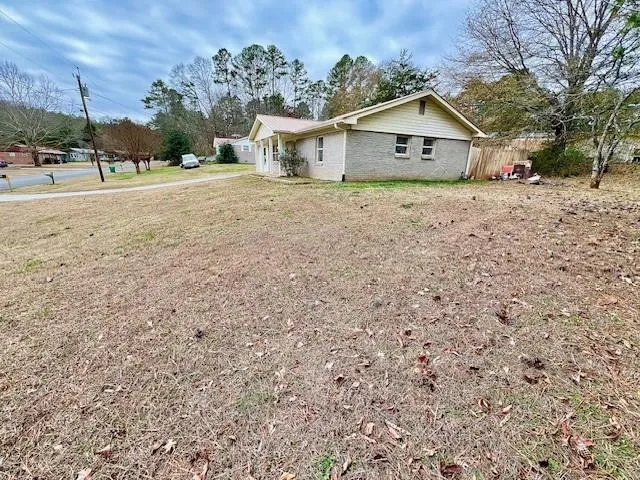 a view of a house with a yard