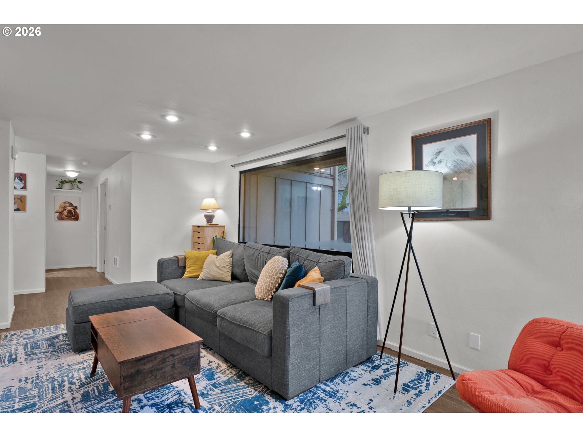 126 Treehill Loop Eugene, OR 97405 - Photo 3 of 35 a living room with furniture and a lamp