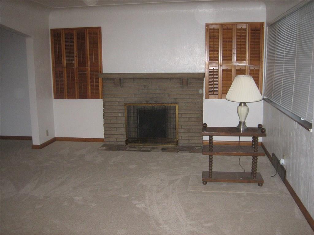 224 Lincoln Hall Road Elizabeth, PA 15037 - Photo 8 of 10 LIVING ROOM