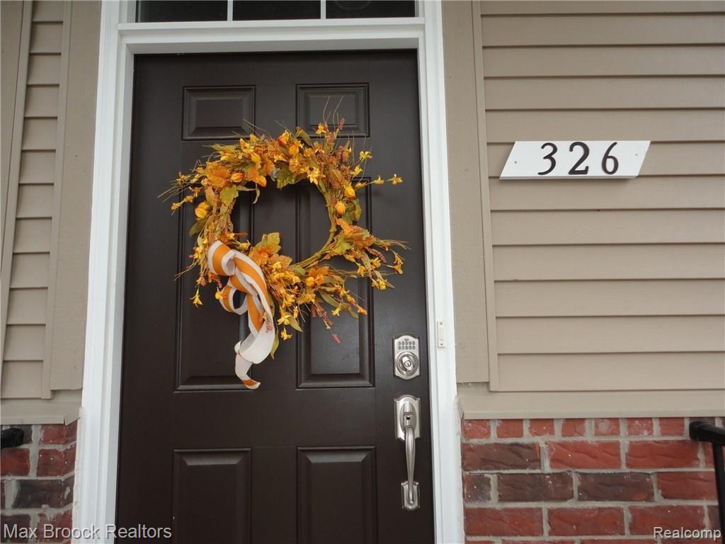 326 Glenhurst Boulevard, Unit 27 Rochester, MI 48307 - Photo 3 of 29