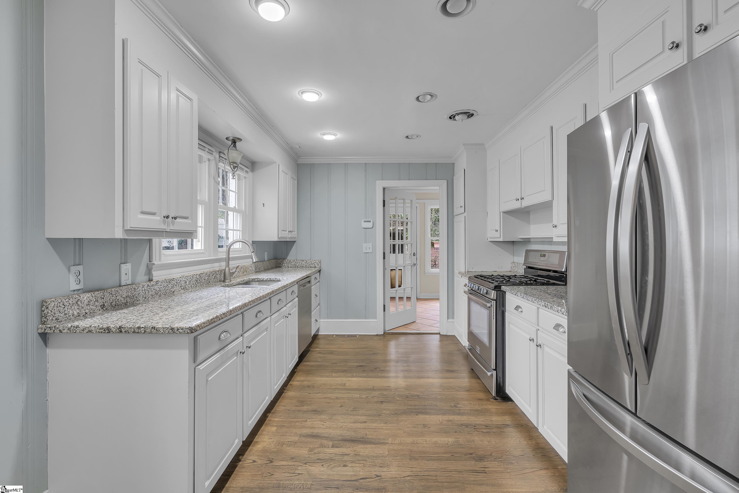 237 Pine Forest Drive Greenville, SC 29601 - Photo 8 of 23