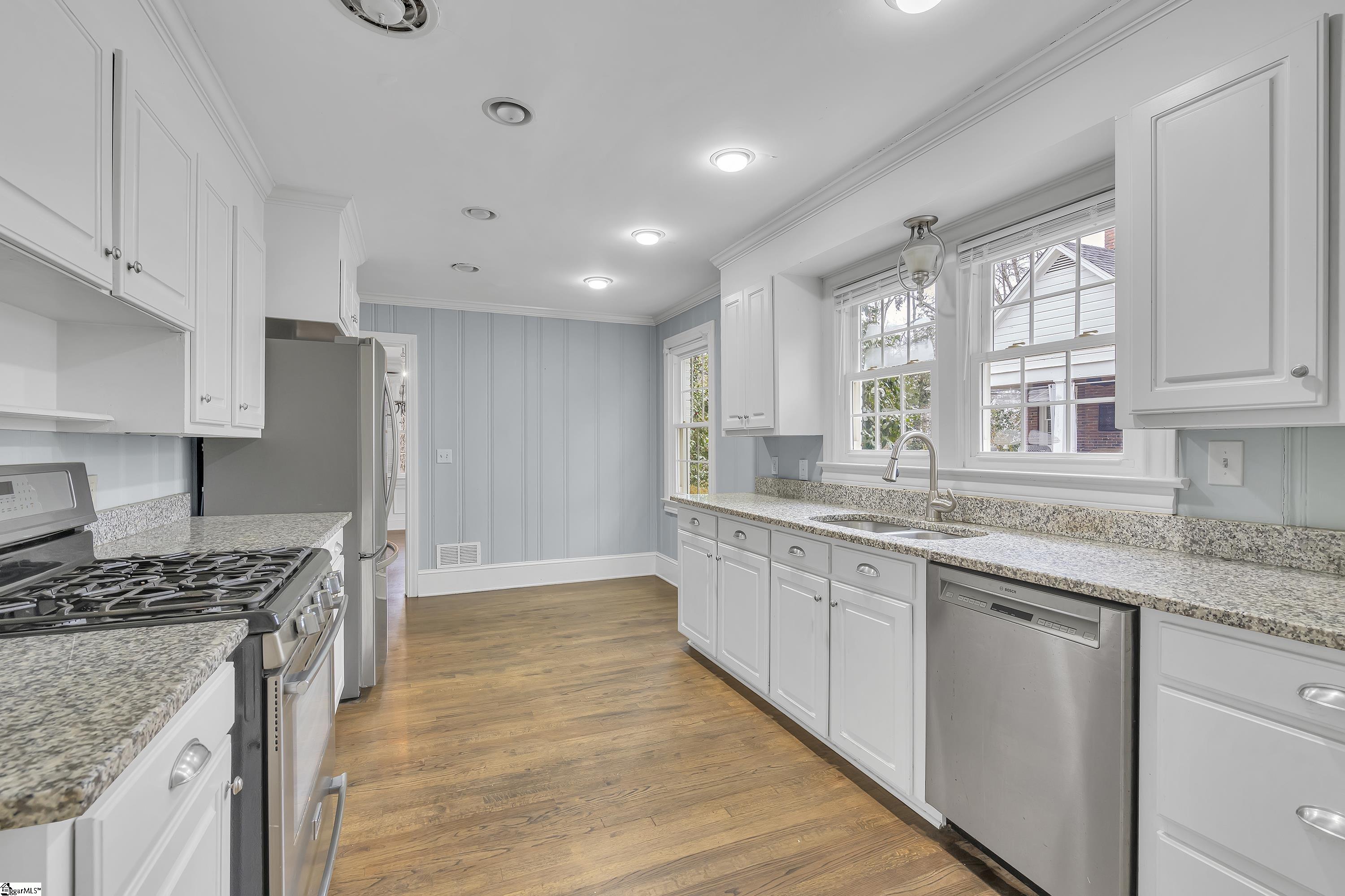 237 Pine Forest Drive Greenville, SC 29601 - Photo 9 of 23