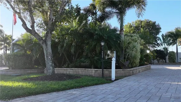 a view of backyard