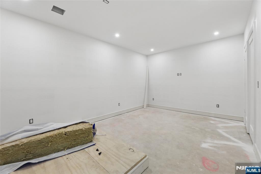 70 Carleton Road Cresskill, NJ 07626 - Photo 27 of 31