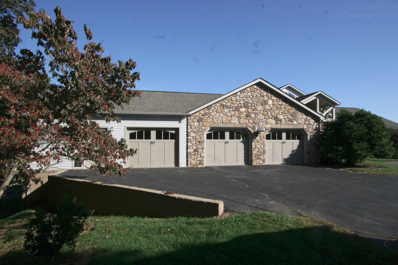 1049 Sprinkle Road Fincastle, VA 24090 - Photo 58 of 67 GarageView