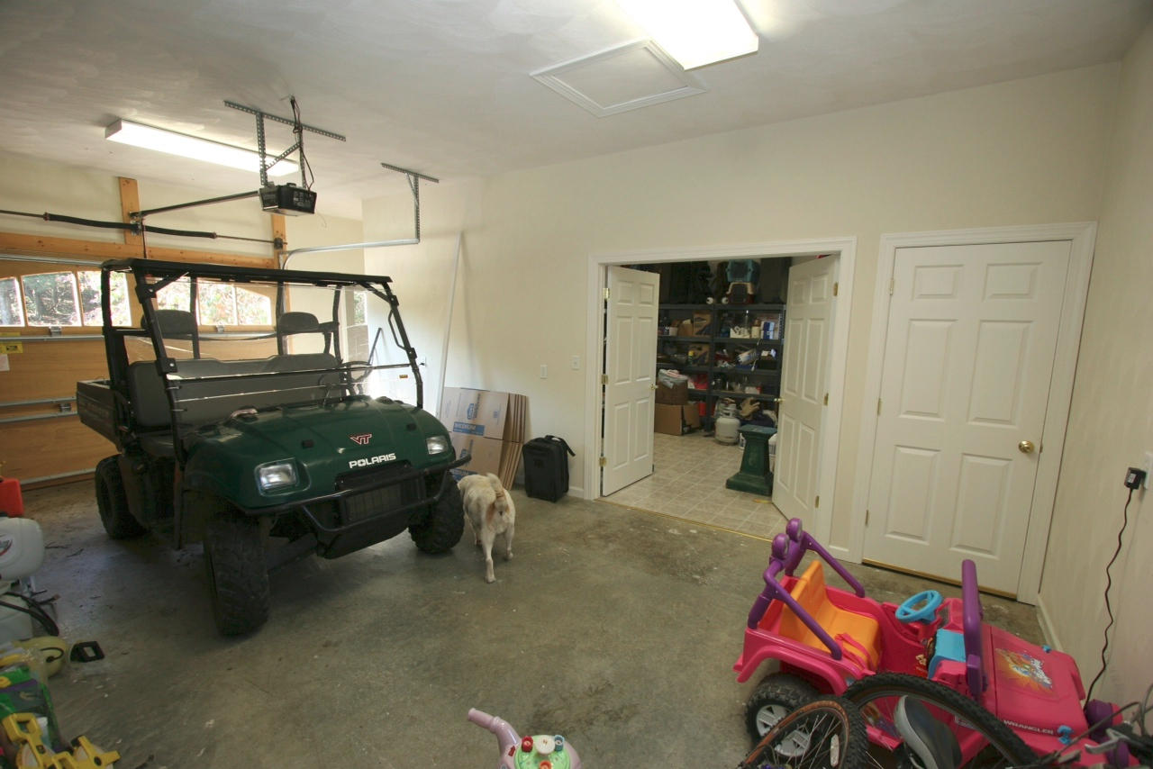 1049 Sprinkle Road Fincastle, VA 24090 - Photo 61 of 67 Attached Garage 2