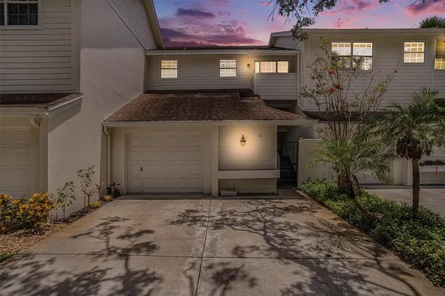 $570,000 | 5203 Bayshore Boulevard, Unit 11, Tampa, FL 33611