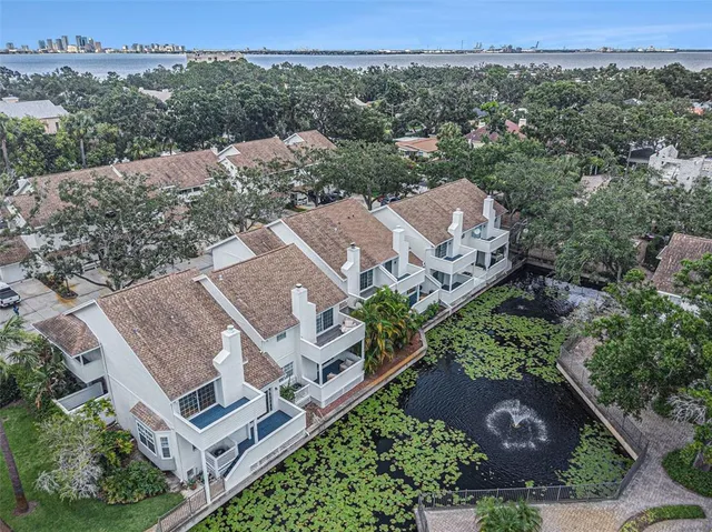 $570,000 | 5203 Bayshore Boulevard, Unit 11, Tampa, FL 33611